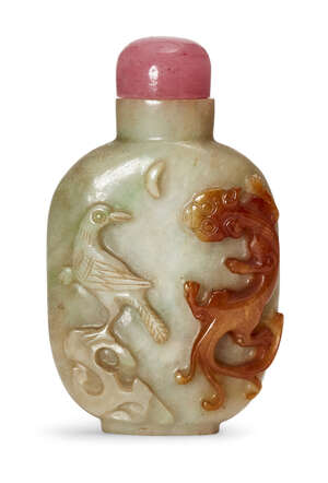 
	
		A Chinese green hardstone snuff bottle, late Qing dynasty, carved with a chilong dragon...