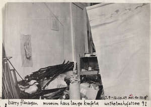 
	
		Barry Flanagan OBE RA, 
		British 1941-2009- 
		 
		Barry Flanagan-  Museum Haus Lange...
