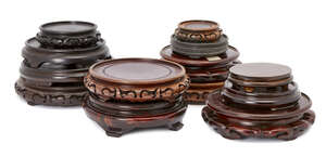 
	
		A collection of various Chinese hardwood stands, 18th-20th century
		18至20世紀...