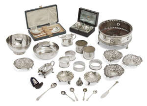 
	
		A pair of egg-shaped Victorian silver pepper shakers, Sheffield. c.1881, Atkin Brothers,...