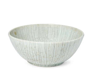 
	
		A large Chinese porcelain Ge type porcelain punch bowl, 19th century, with allover...