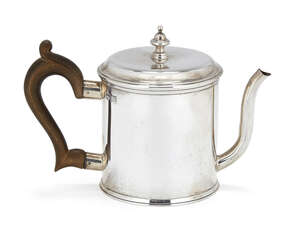 A George V silver argyle, London, c.1916, Pairpoint Brothers, of plain, cylindrical form with wooden scroll handle and shaped pouring spout, the pull-off lid o