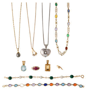 
	
		A group of jewellery, comprising: a diamond single stone heart pendant, with diamond...