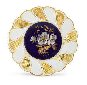 
	
		A Meissen porcelain plate, late 19th/early 20th century, decorated to the centre with a...