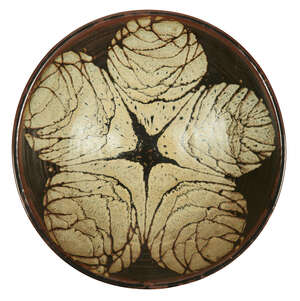 
	
		Kenji Funaki (1927-), a large stoneware bowl 
		c. late 20th century, unsigned
		A...
