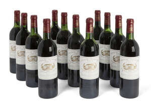 
	
		Twelve bottles of Chateau Margaux 1982, Medoc, France, in wood crate (12) 

	


