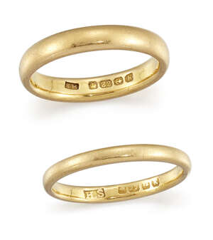 Two 22ct. gold band rings, Birmingham hallmarks, 1934, total weight approx. 6.7g, ring sizes J1/2 and K