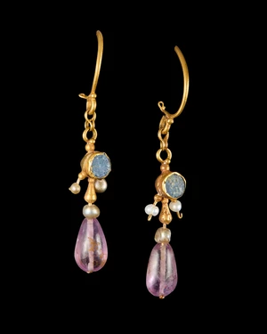 A pair of Byzantine gold, amethyst and pearl earringscirca 4th - 5th century AD
Gold, amethyst,...