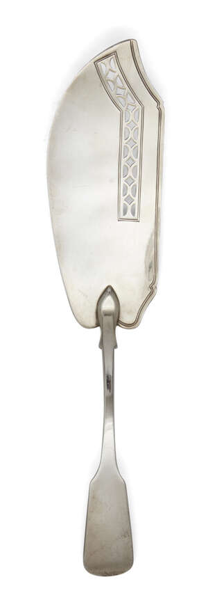 
	
		A George III silver fish slice, London, c.1802, possibly John Shekleton, with fiddle...