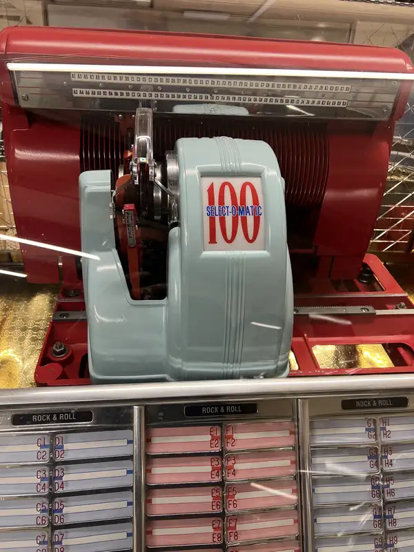 Fully-Restored Seeburg Model 100W from c.1953