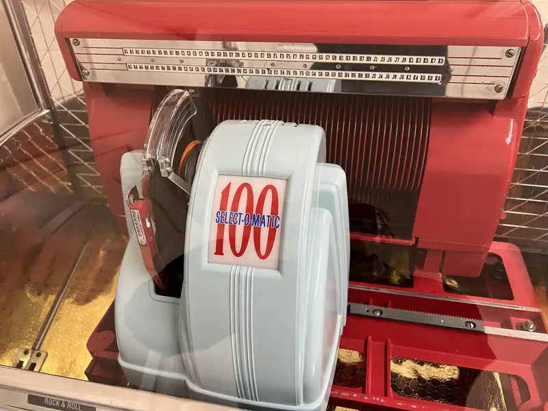 Fully-Restored Seeburg Model 100W from c.1953
