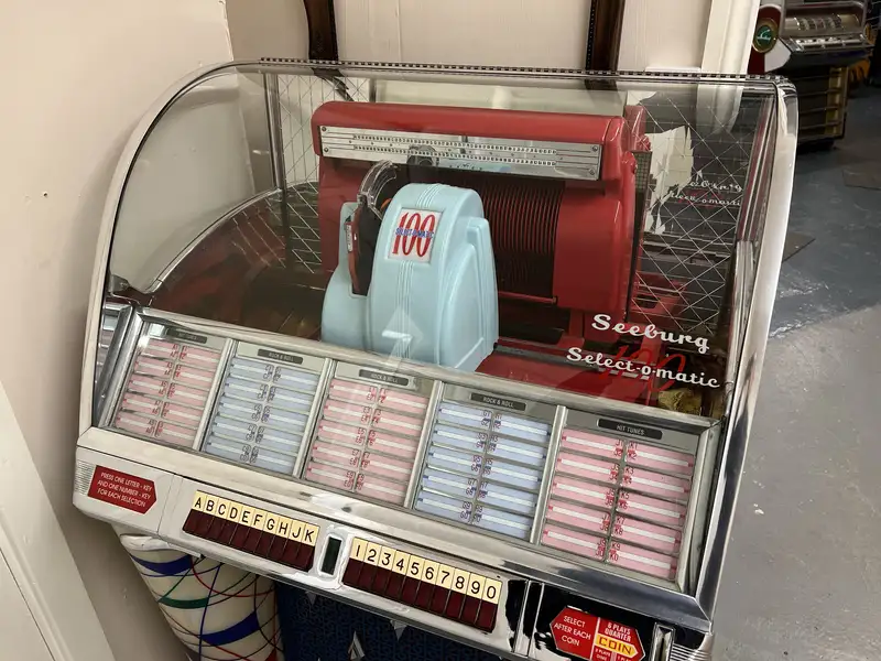 Fully-Restored Seeburg Model 100W from c.1953