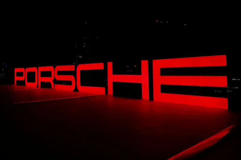 L lg dA uminiumdSl m dd'Polsch '- ty  dI  umin t dd ign-Sold    