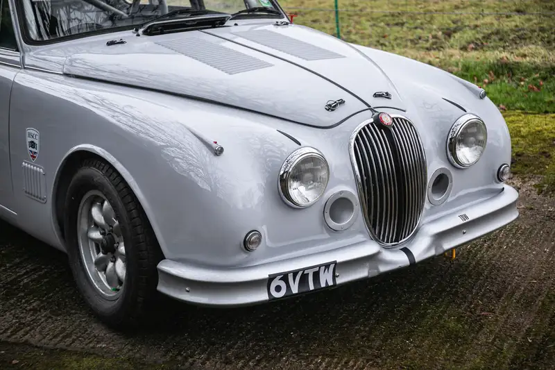 Iconic Auctioneers | 1961 Jaguar Mk2 Race Car ex-Les Ely-For Sale