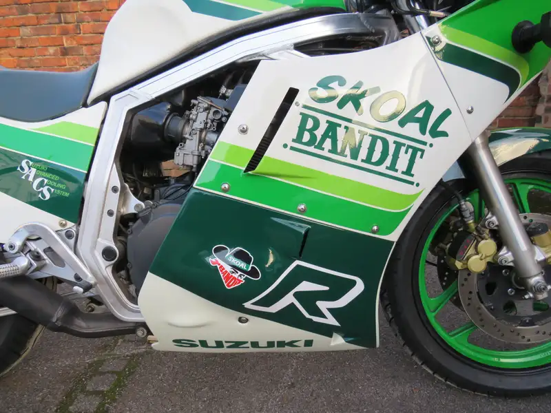Iconic Auctioneers | 1986 Suzuki GSX R750G 'Skoal Bandit' 748cc-Sold