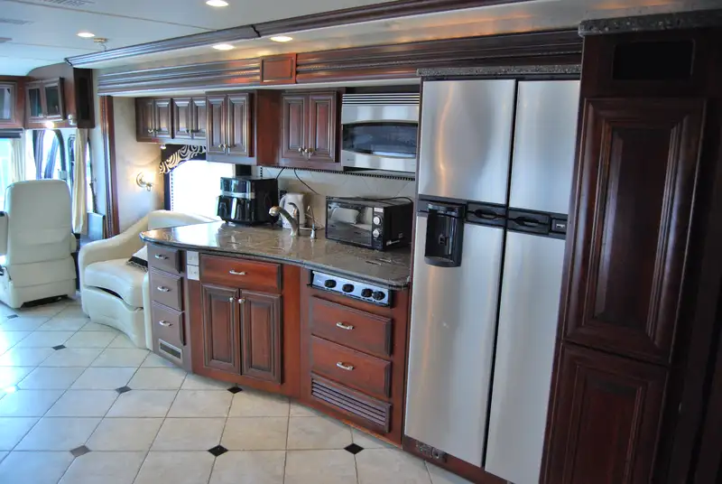 2007 Fleetwood Revolution 40 LE Full Wall Slide Out-For Sale