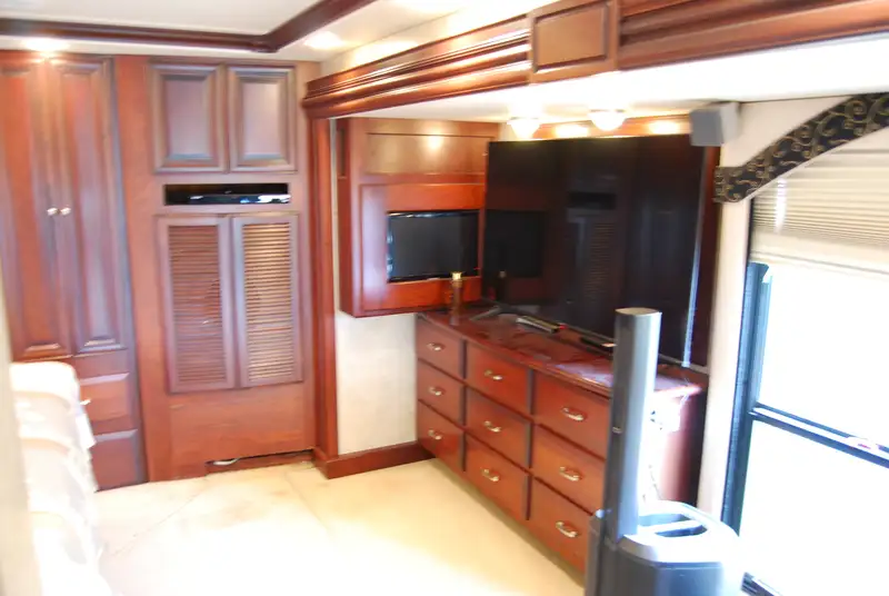 2007 Fleetwood Revolution 40 LE Full Wall Slide Out-For Sale