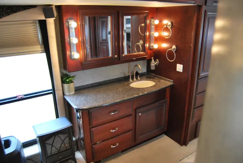 2007 Fleetwood Revolution 40 LE Full Wall Slide Out-For Sale