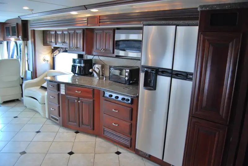 2007 Fleetwood Revolution 40 LE Full Wall Slide Out-For Sale