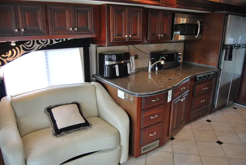 2007 Fleetwood Revolution 40 LE Full Wall Slide Out-For Sale