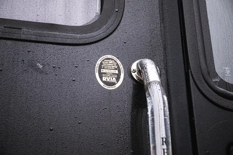 2007 Fleetwood Revolution 40 LE Full Wall Slide Out-For Sale