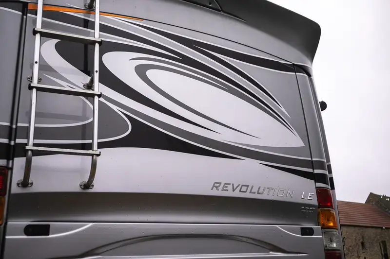 2007 Fleetwood Revolution 40 LE Full Wall Slide Out-For Sale