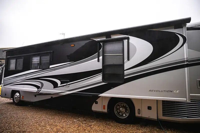 2007 Fleetwood Revolution 40 LE Full Wall Slide Out-For Sale