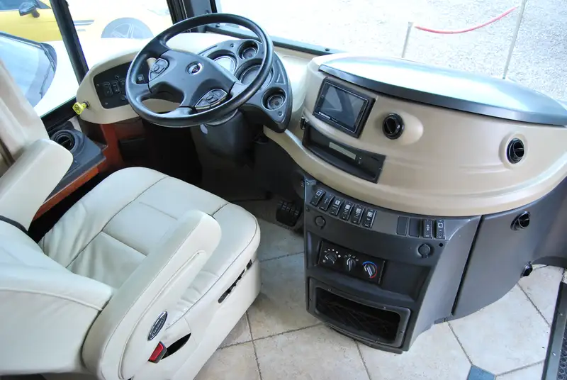 2007 Fleetwood Revolution 40 LE Full Wall Slide Out-For Sale