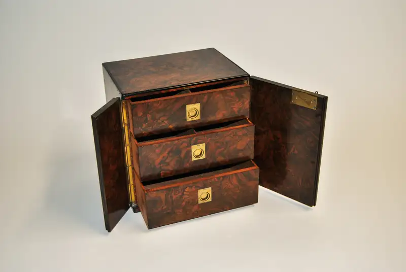 Figured Mahogany Cuban Cigar Humidor