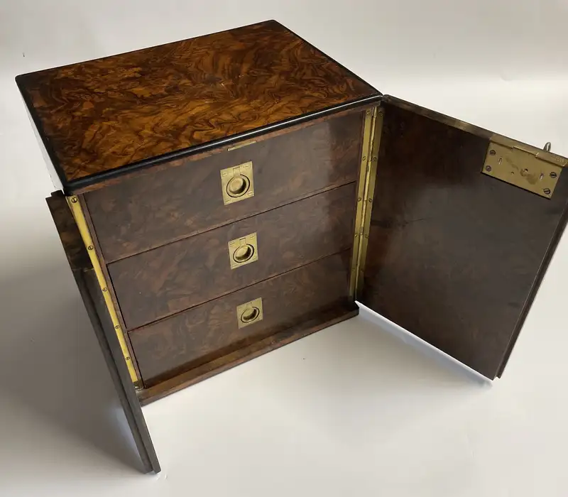 Figured Mahogany Cuban Cigar Humidor