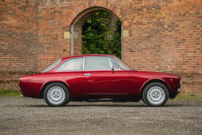 1975 Alfa Romeo GTV 2000 (105.22) -Sold