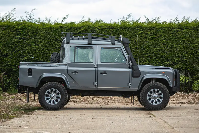 2002 Land Rover Defender 110 TD5 Double-Cab 2.5L-For Sale
