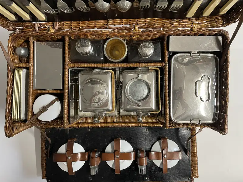 Six-Person Fold-Fronted Picnic Set from circa 1904-Sold