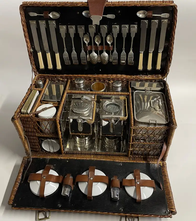 Six-Person Fold-Fronted Picnic Set from circa 1904-Sold