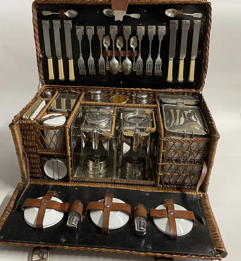 Six-Person Fold-Fronted Picnic Set from circa 1904-Sold