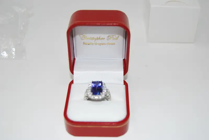 Stunning 7.75ct Tanzanite and Diamond Ring