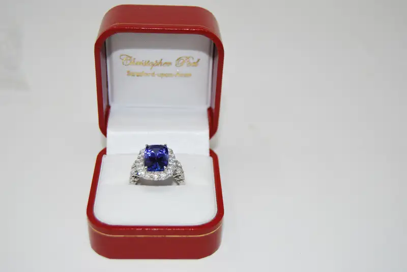Stunning 7.75ct Tanzanite and Diamond Ring