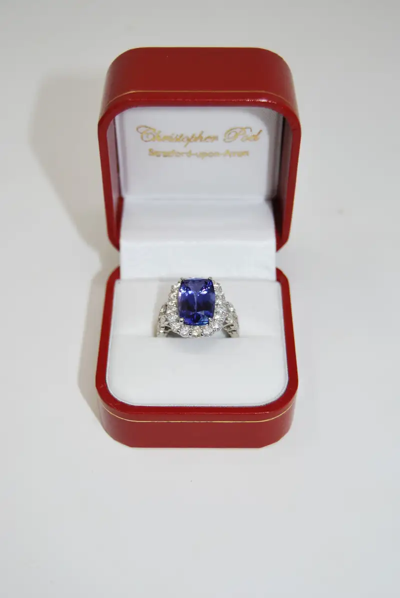 Stunning 7.75ct Tanzanite and Diamond Ring