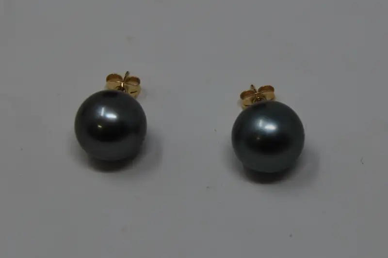 Tahitian Pearl Earrings