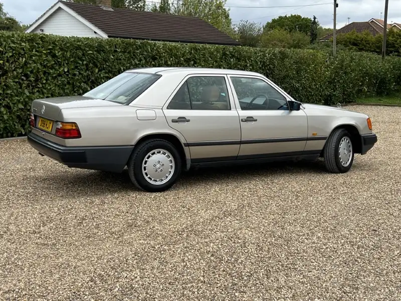 1986 Mercedes-Benz 300E Saloon (W124)-Sold