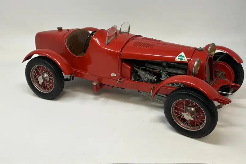 Iconic Auctioneers | Large and Highly Detailed 1:8th Scale Pocher