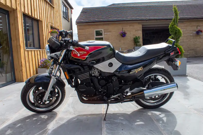 1995 Triumph Trident 900 Triple 885cc-Sold