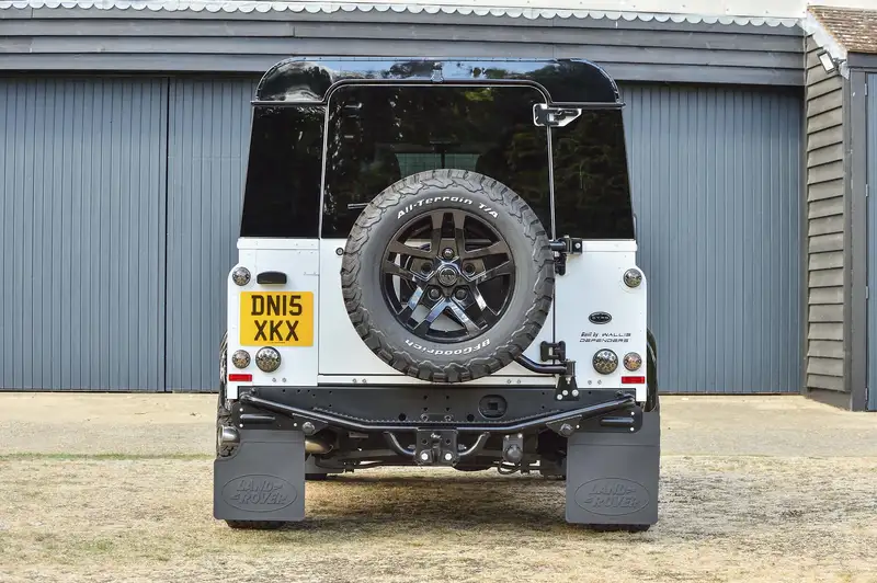 2015 Land Rover Defender 90 County 2.2-litre #002 GYRO Editi-Sold