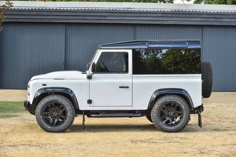 2015 Land Rover Defender 90 County 2.2-litre #002 GYRO Editi-Sold