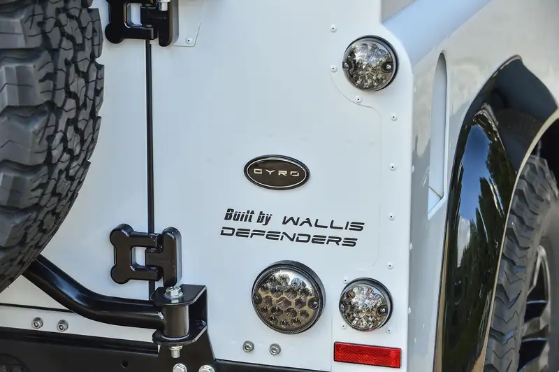 2015 Land Rover Defender 90 County 2.2-litre #002 GYRO Editi-Sold