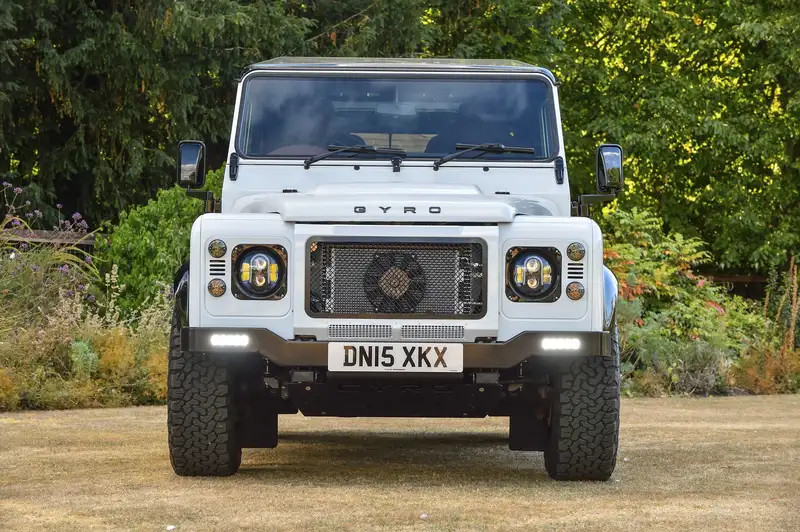 2015 Land Rover Defender 90 County 2.2-litre #002 GYRO Editi-Sold
