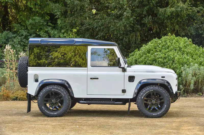 2015 Land Rover Defender 90 County 2.2-litre #002 GYRO Editi-Sold