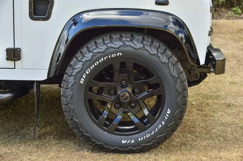 2015 Land Rover Defender 90 County 2.2-litre #002 GYRO Editi-Sold