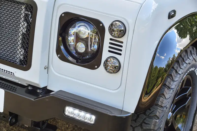 2015 Land Rover Defender 90 County 2.2-litre #002 GYRO Editi-Sold