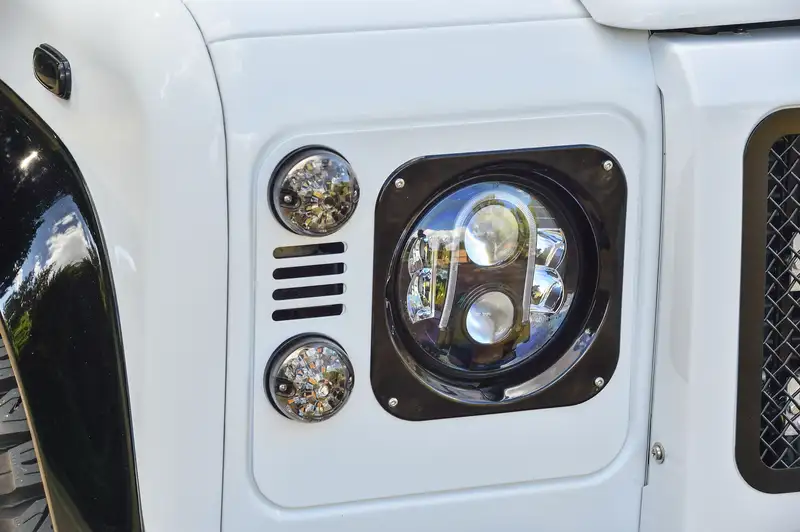 2015 Land Rover Defender 90 County 2.2-litre #002 GYRO Editi-Sold